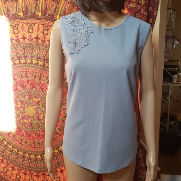 Ann Taylor Blue Floral Applique Sleeveless Top Medium - Picture 4 of 4